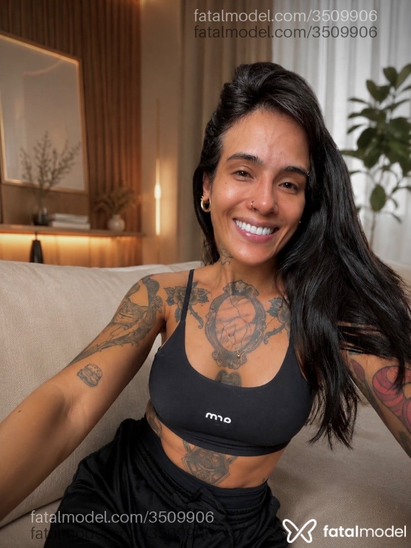 Acompanhante mulher morena (o) de olhos castanhos - Alissa