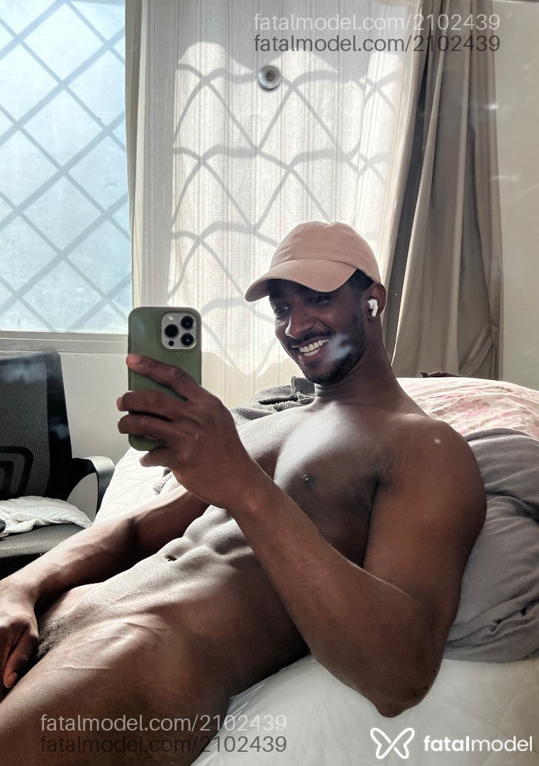 Acompanhante homem morena (o) de olhos pretos - Pgzin