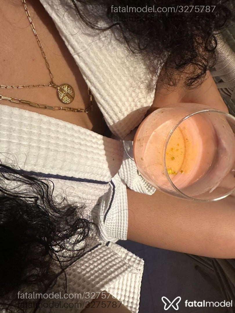 Acompanhante mulher com cabelo castanho de olhos castanhos - Vitoria