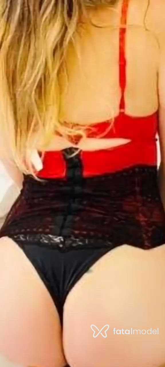 Acompanhante mulher trans loira (o) de olhos cinza - Mayara Mello