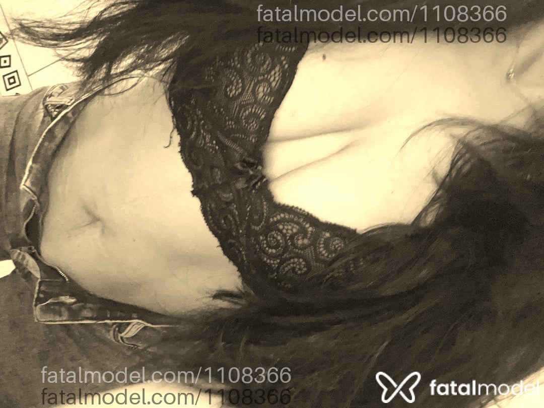 Acompanhante mulher morena (o) de olhos castanhos - Nobara