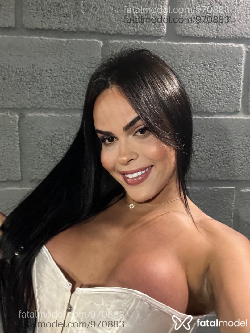 Acompanhante homem trans morena (o) de olhos castanhos - Pietra Antonella
