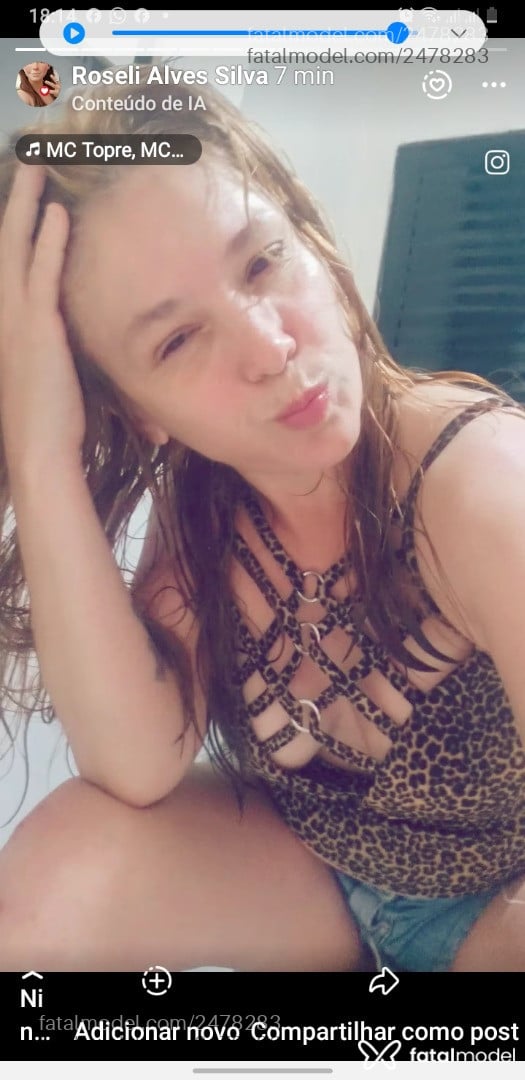 Acompanhante mulher loira (o) de olhos castanhos - Roseli