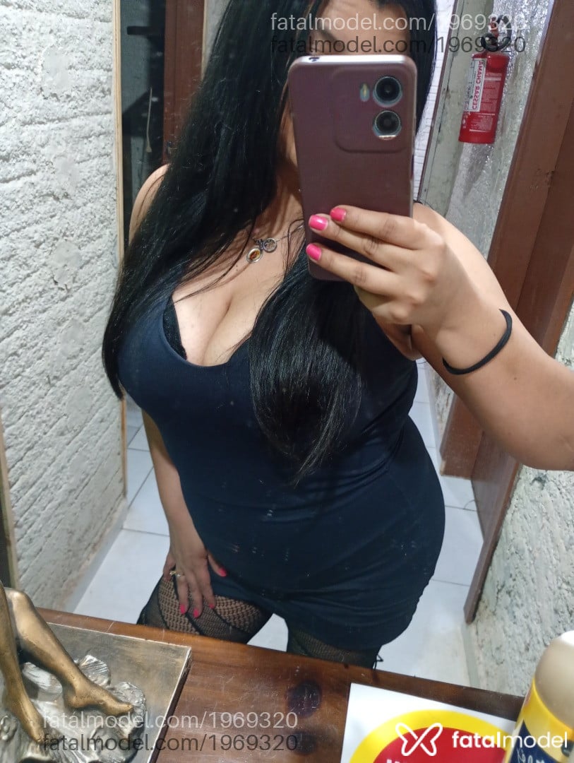 Acompanhante mulher morena (o) de olhos pretos - Manu Novais