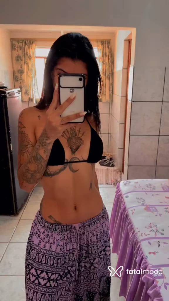 Acompanhante mulher morena (o) de olhos castanhos - Garota vip