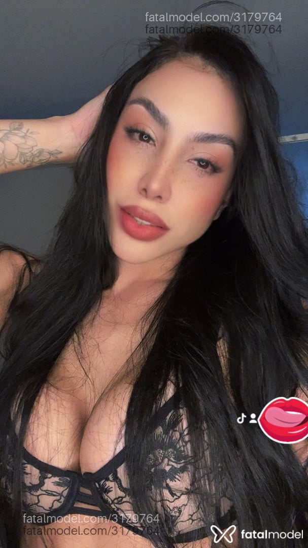 Acompanhante mulher morena (o) de olhos castanhos - Karen