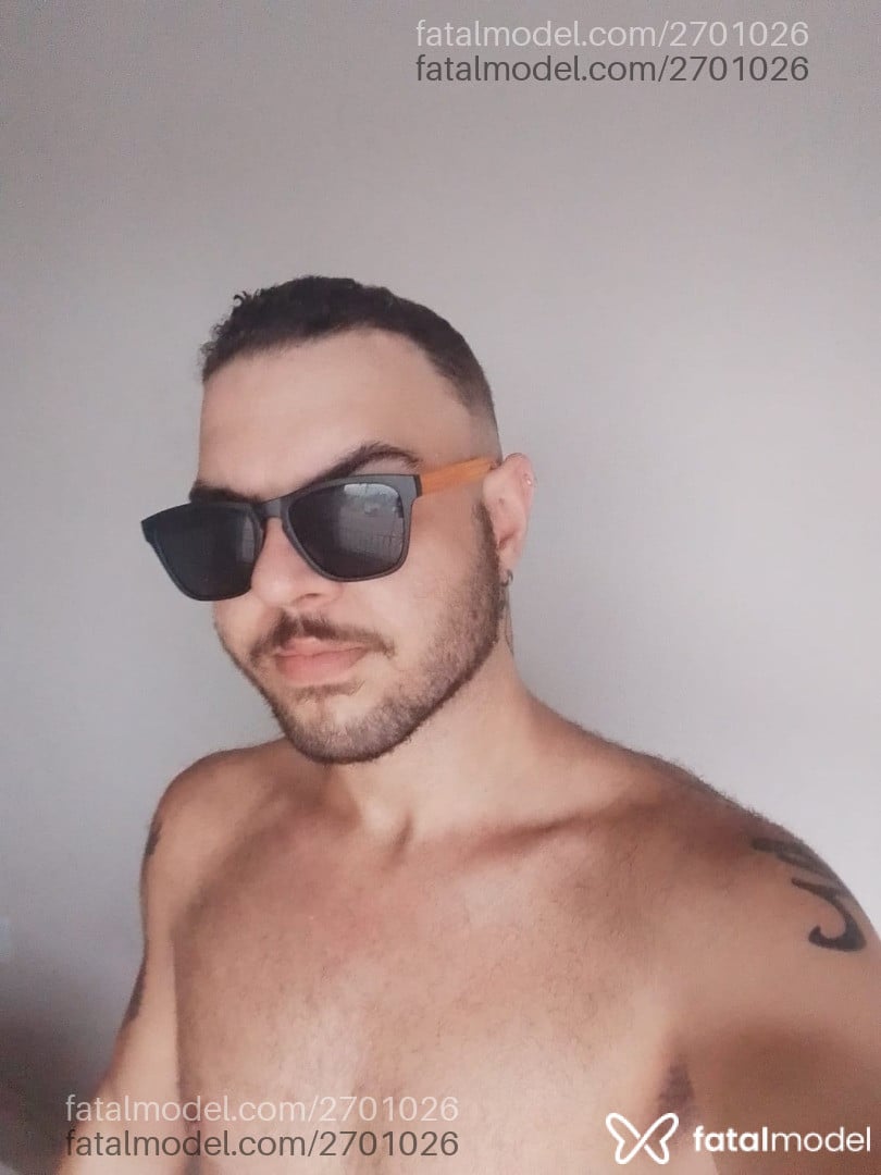 Acompanhante homem com cabelo castanho de olhos castanhos - Gabriel