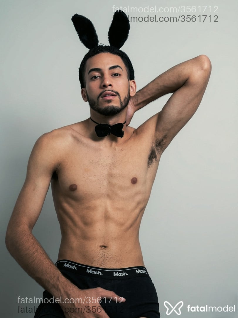 Acompanhante homem morena (o) de olhos castanhos - Maximo