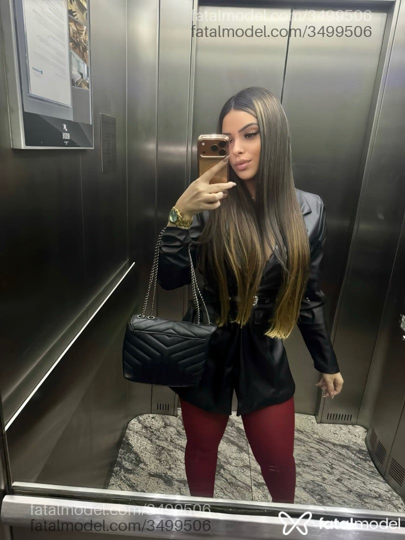 Acompanhante mulher loira (o) de olhos castanhos - Mya Diniz