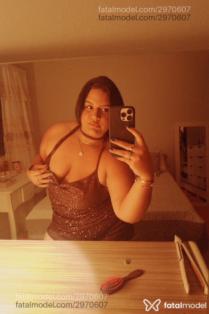 Acompanhante mulher morena (o) de olhos castanhos - Evilyn