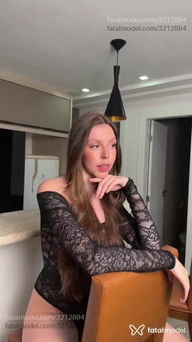 Acompanhante mulher com cabelo castanho de olhos verdes em São Paulo - Stela