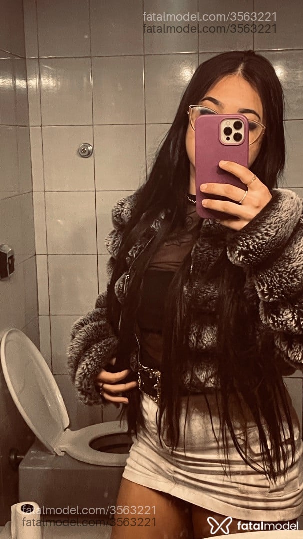 Acompanhante mulher morena (o) de olhos castanhos - Luizy Acompanhante mulher morena (o) de olhos castanhos - Luizy