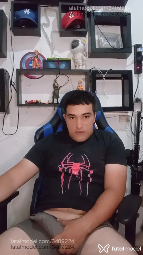 Acompanhante homem com cabelo castanho de olhos castanhos - Lucas