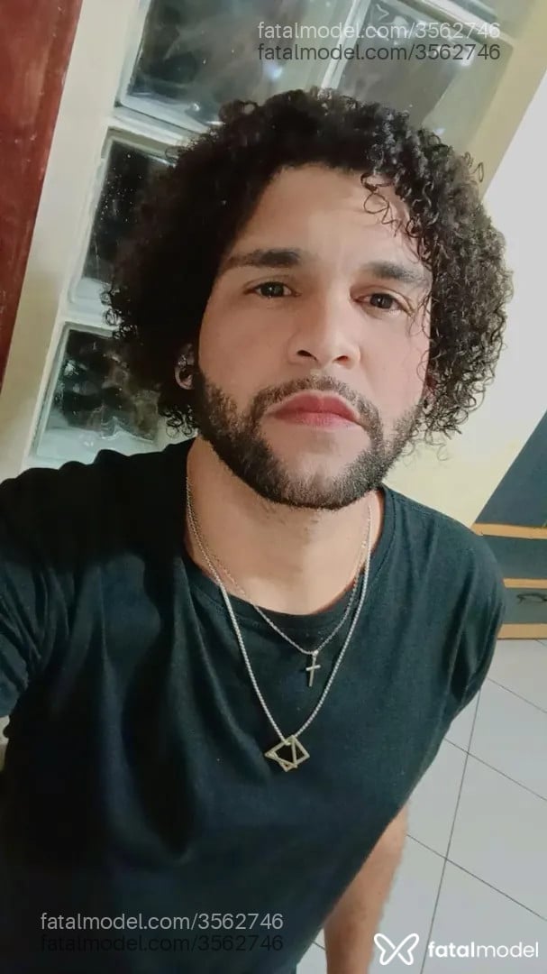 Acompanhante homem morena (o) de olhos pretos - Vinny