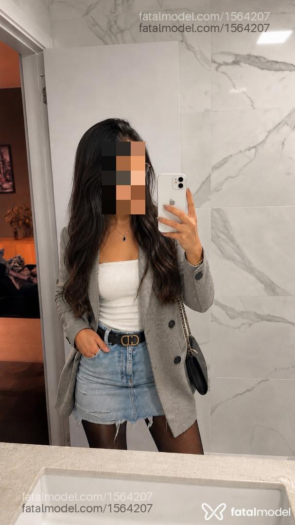Acompanhante mulher morena (o) de olhos pretos - Maitê