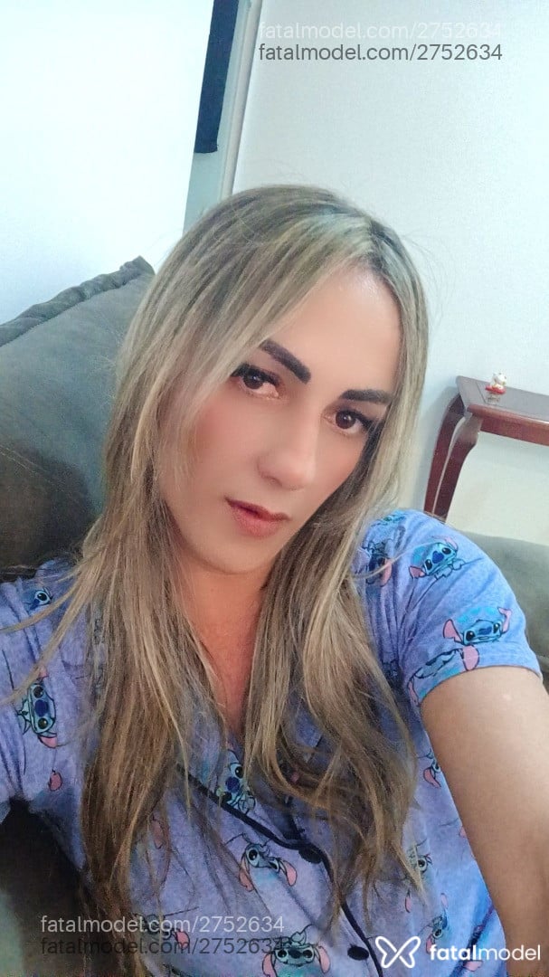 Acompanhante mulher trans loira (o) de olhos castanhos - Paula
