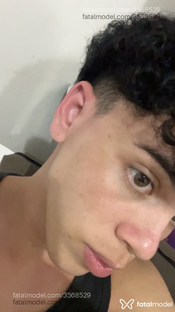 Acompanhante homem morena (o) de olhos pretos - Charlandesong