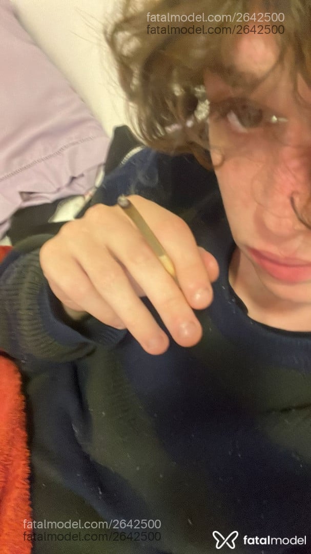 Acompanhante homem com cabelo castanho de olhos verdes - Zacc