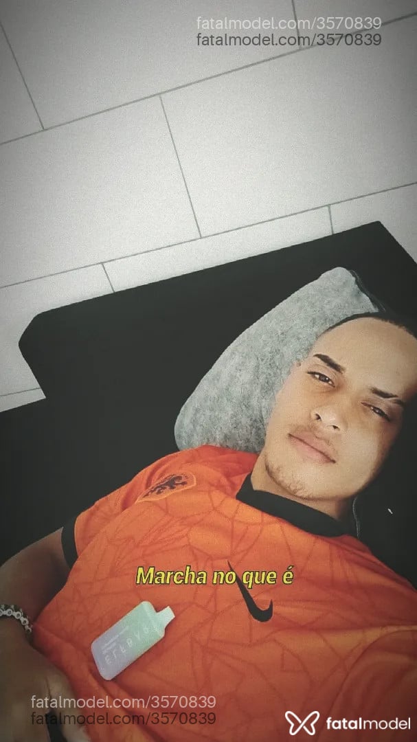 Acompanhante homem morena (o) de olhos castanhos - Lucas Acompanhante homem morena (o) de olhos castanhos - Lucas