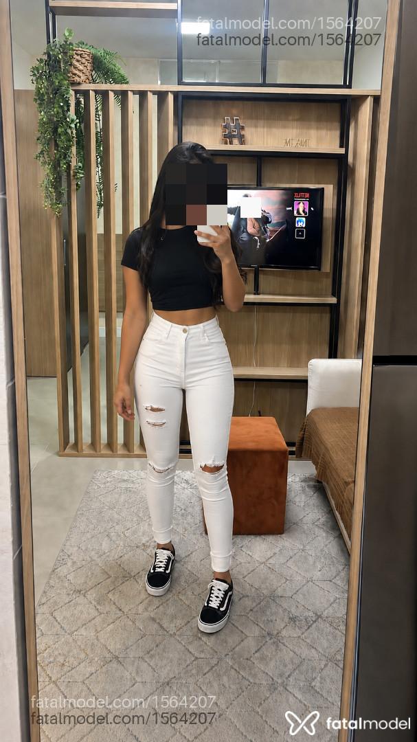 Acompanhante mulher morena (o) de olhos pretos - Maitê