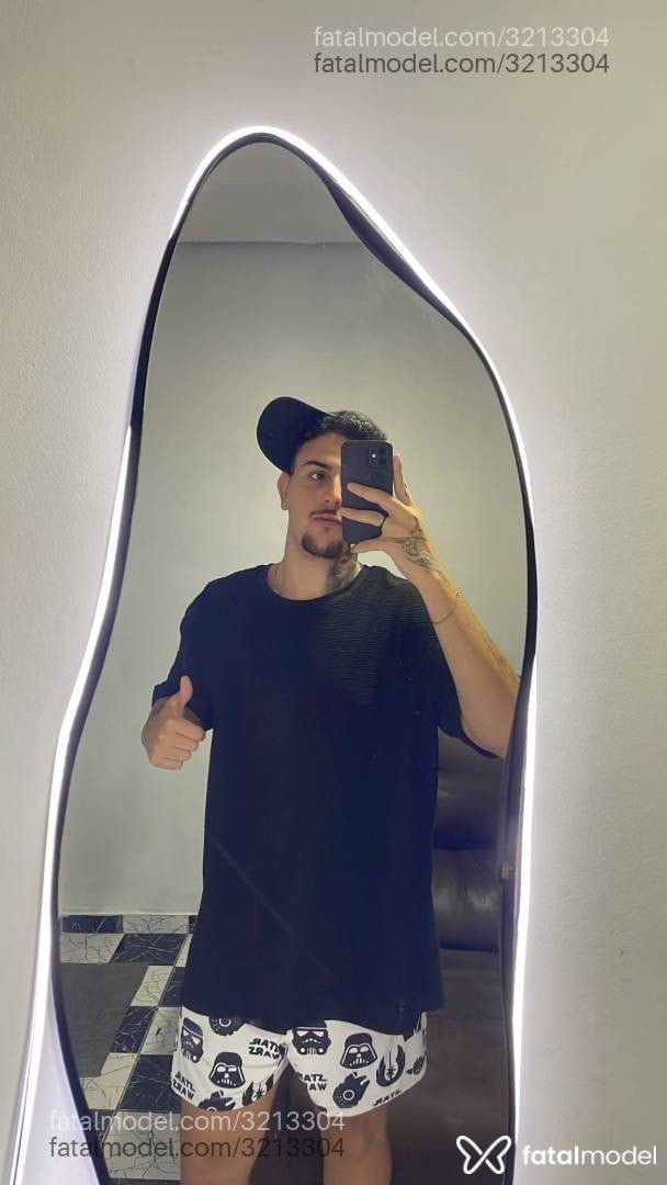 Acompanhante homem com cabelo castanho de olhos castanhos em Virtual - Tuhtxl