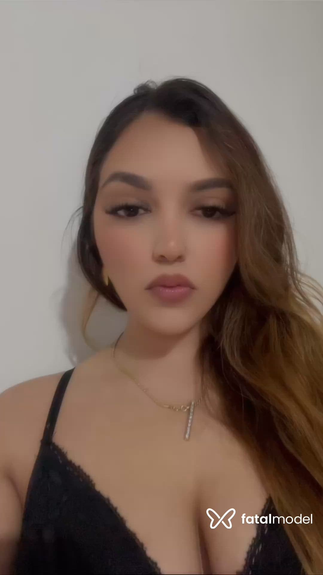 Acompanhante mulher loira (o) de olhos castanhos - Alice
