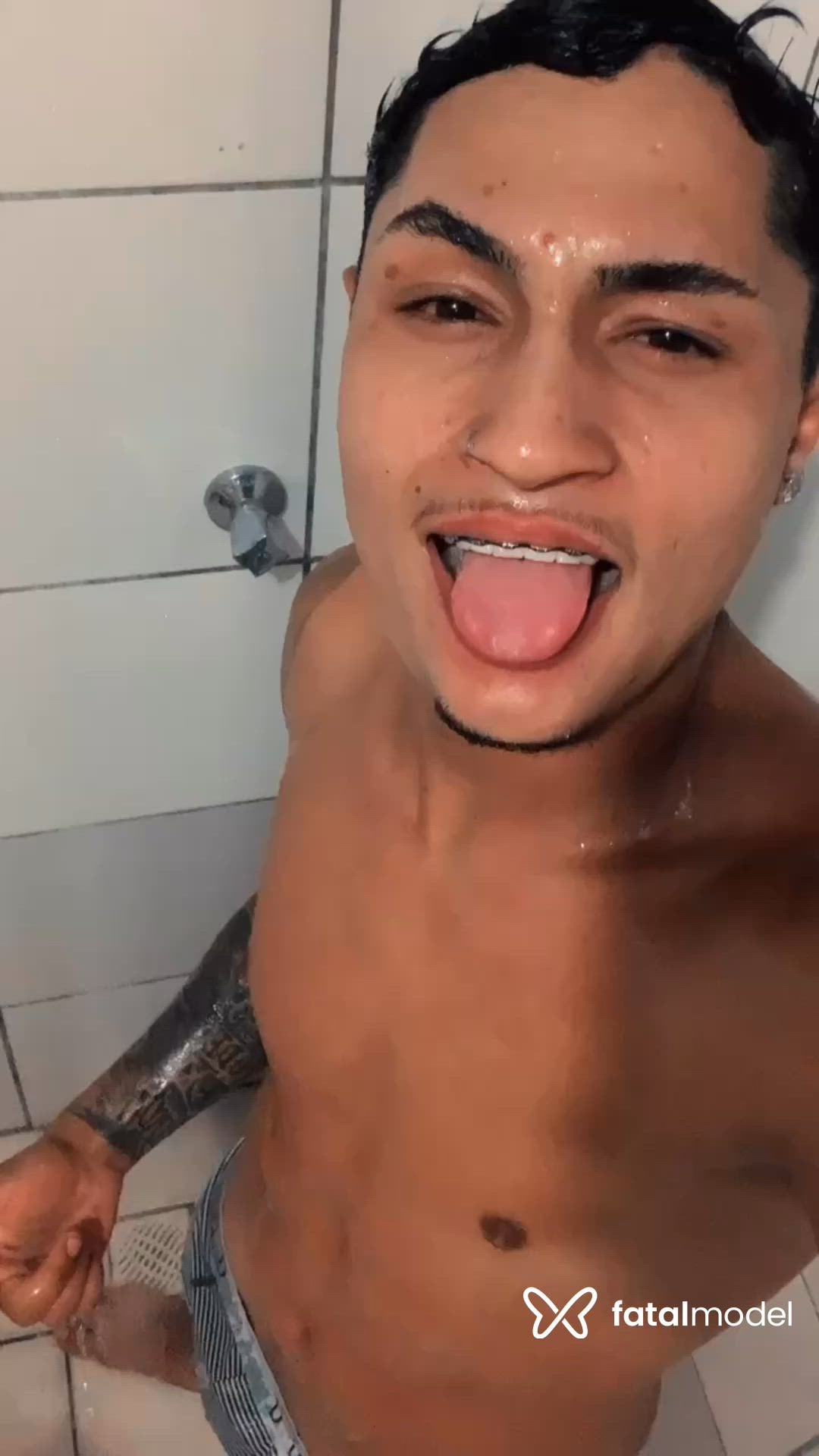 Acompanhante homem com cabelo castanho de olhos castanhos - Leandro Acompanhante homem com cabelo castanho de olhos castanhos - Leandro