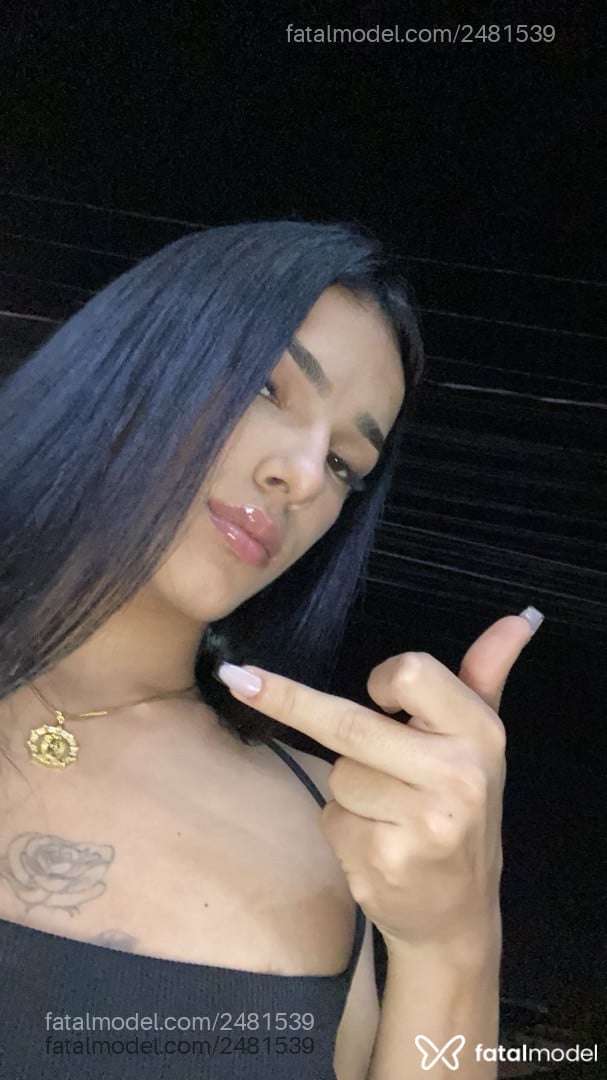 Acompanhante mulher trans morena (o) de olhos castanhos - Agatinha