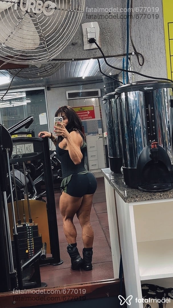Acompanhante mulher trans morena (o) de olhos castanhos - Annye rocha