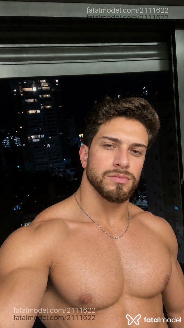 Acompanhante homem com cabelo castanho de olhos castanhos - Nacho Acompanhante homem com cabelo castanho de olhos castanhos - Nacho
