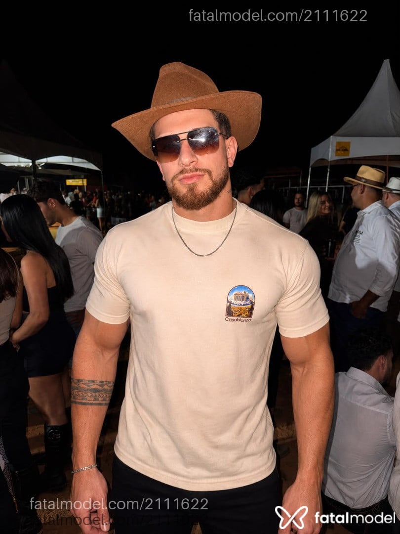 Acompanhante homem com cabelo castanho de olhos castanhos - Nacho