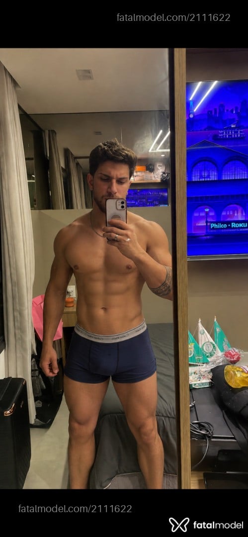 Acompanhante homem com cabelo castanho de olhos castanhos - Nacho Acompanhante homem com cabelo castanho de olhos castanhos - Nacho