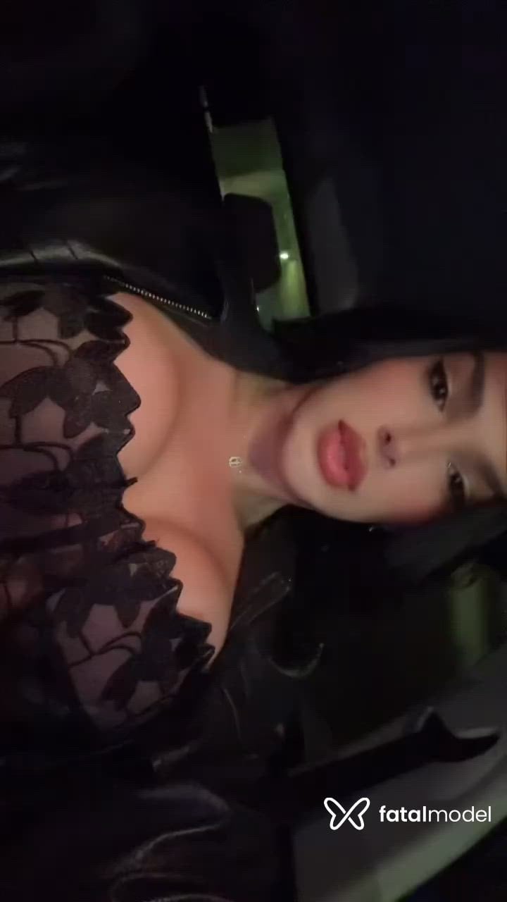 Acompanhante mulher trans morena (o) de olhos castanhos - Ana