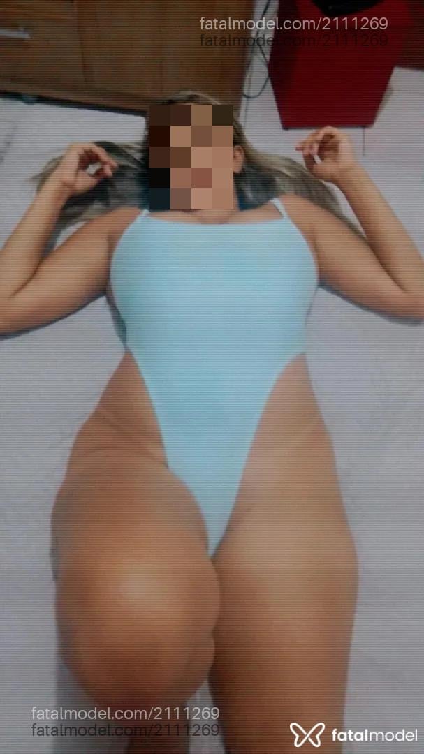 Acompanhante mulher loira (o) de olhos castanhos - Paulina