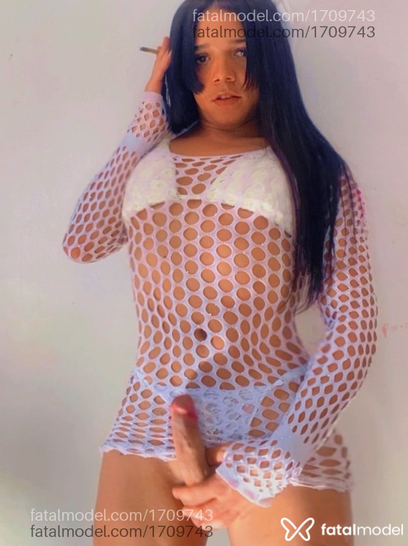Acompanhante mulher trans com cabelo castanho de olhos castanhos - Laura