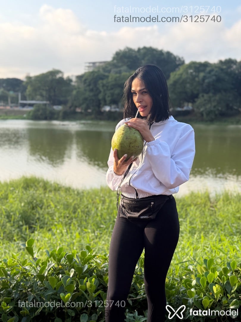 Acompanhante mulher morena (o) de olhos castanhos - Laura