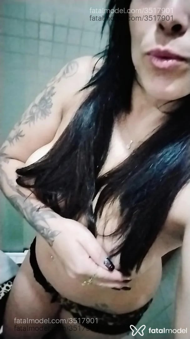 Acompanhante mulher morena (o) de olhos verdes - Beatriz