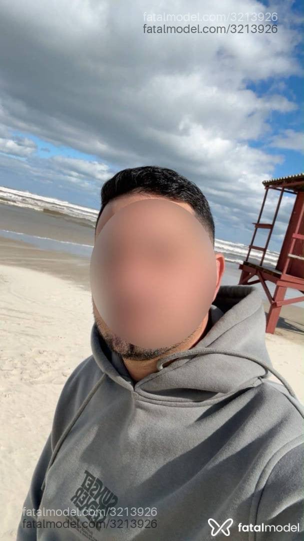 Acompanhante homem com cabelo castanho de olhos castanhos em Balneário Camboriú - Théo Souza