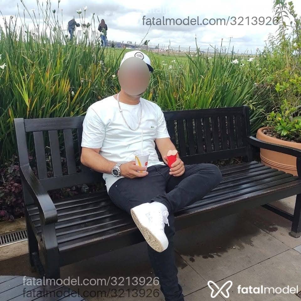 Acompanhante homem com cabelo castanho de olhos castanhos em Balneário Camboriú - Théo Souza