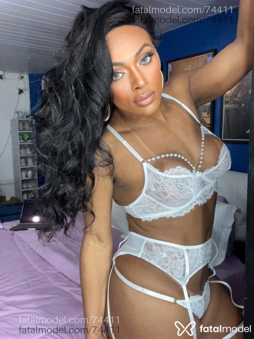 Acompanhante travesti morena (o) de olhos cinza - Ambra Acompanhante travesti morena (o) de olhos cinza - Ambra