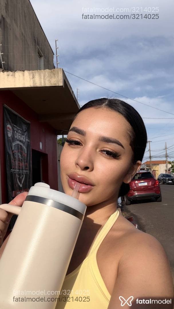 Acompanhante mulher com cabelo castanho de olhos pretos - Jessica