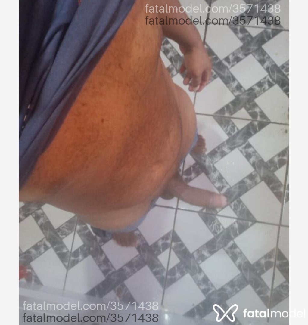 Acompanhante homem com cabelo castanho de olhos pretos - Costa Acompanhante homem com cabelo castanho de olhos pretos - Costa
