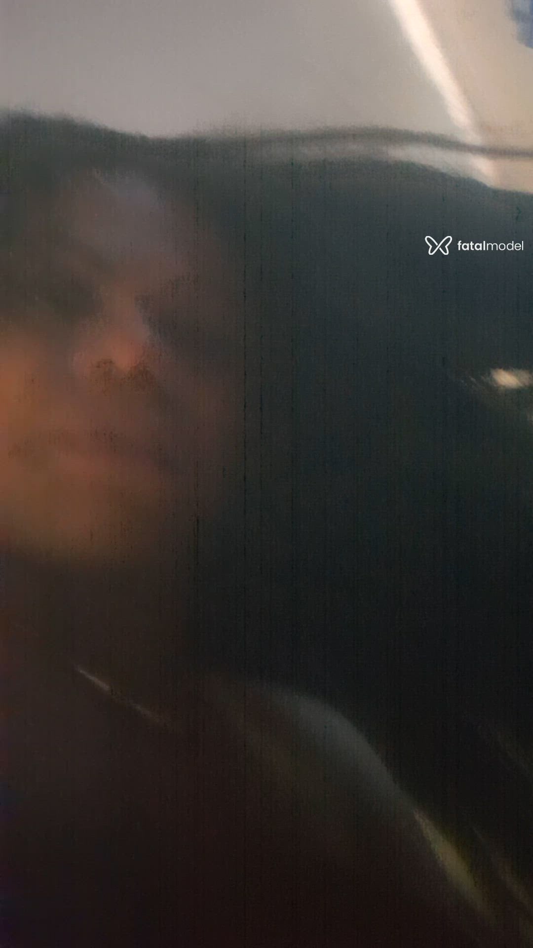 Acompanhante travesti com cabelo castanho de olhos verdes - MICHELLY LEMOS