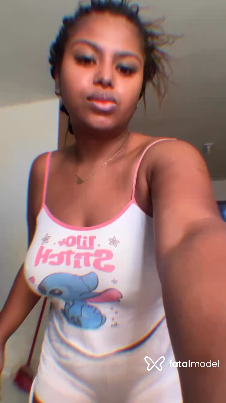 Acompanhante mulher morena (o) de olhos pretos - Camila Acompanhante mulher morena (o) de olhos pretos - Camila