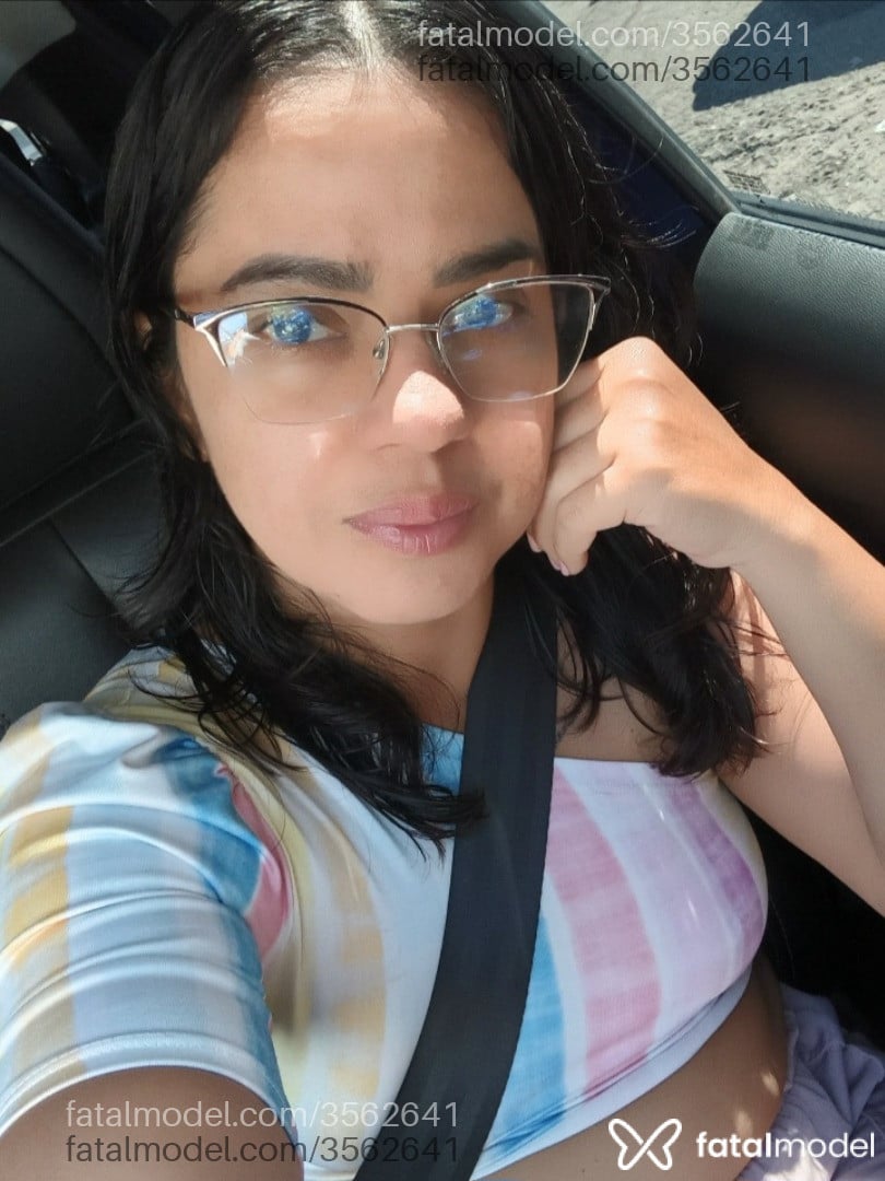 Acompanhante mulher morena (o) de olhos pretos - Maria