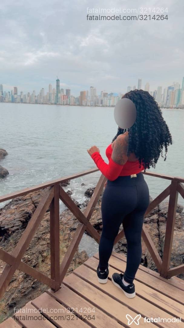 Acompanhante mulher morena (o) de olhos castanhos em Balneário Camboriú - Lari