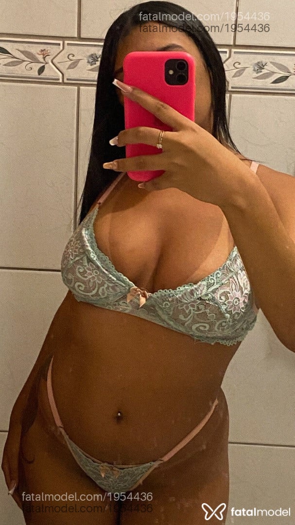Acompanhante mulher morena (o) de olhos castanhos - Bruna