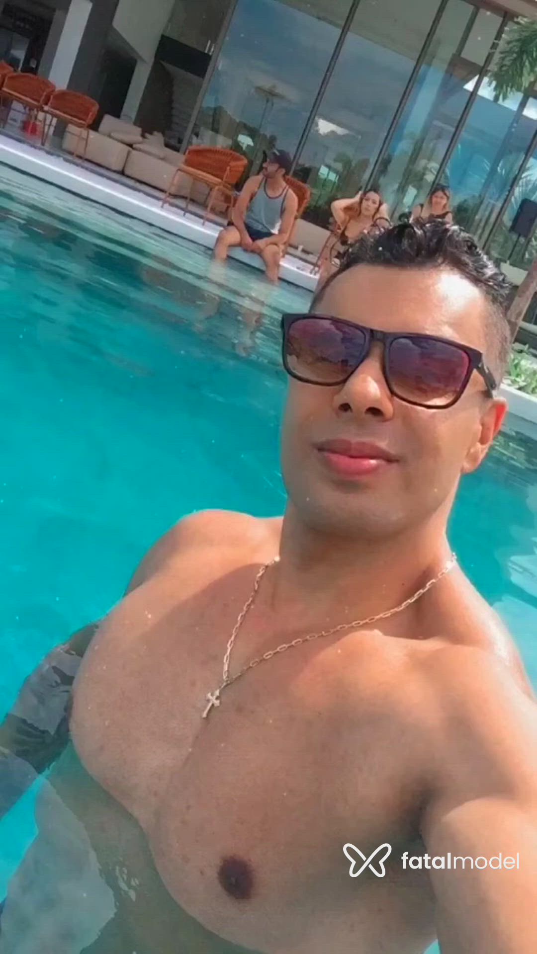Acompanhante homem com cabelo castanho de olhos castanhos - Caio Prestes