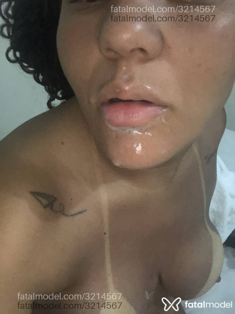 Acompanhante mulher com cabelo castanho de olhos castanhos - Maria Júlia