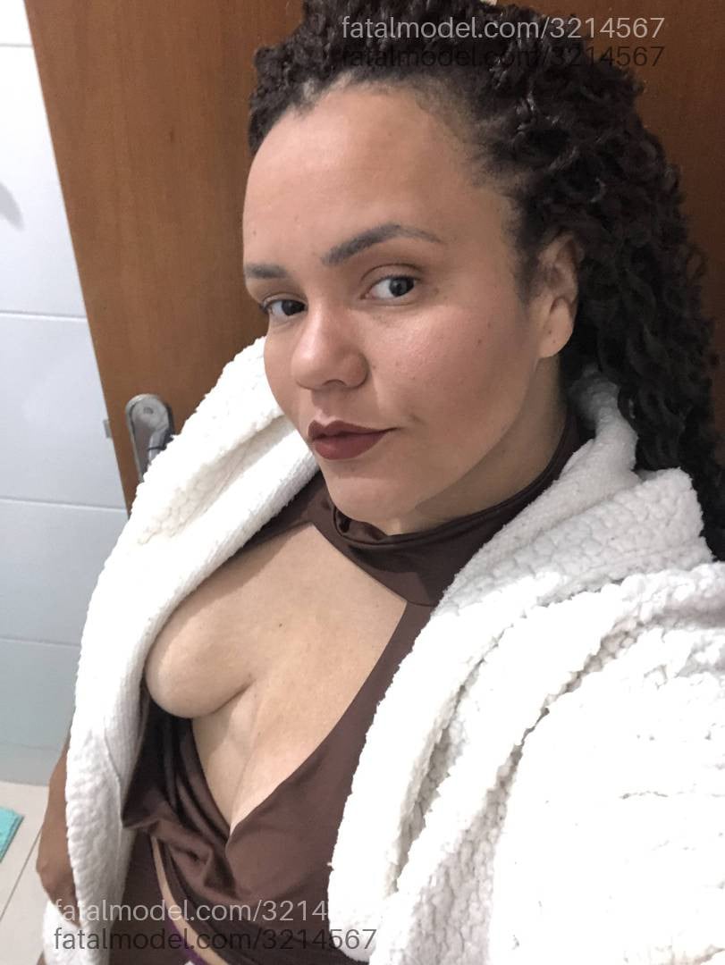 Acompanhante mulher com cabelo castanho de olhos castanhos em Bauru Acompanhante mulher com cabelo castanho de olhos castanhos em Bauru - Maria Júlia